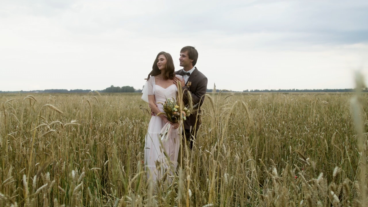 Bruidspaar op hun trouwdag - Forever and Ever prijzen